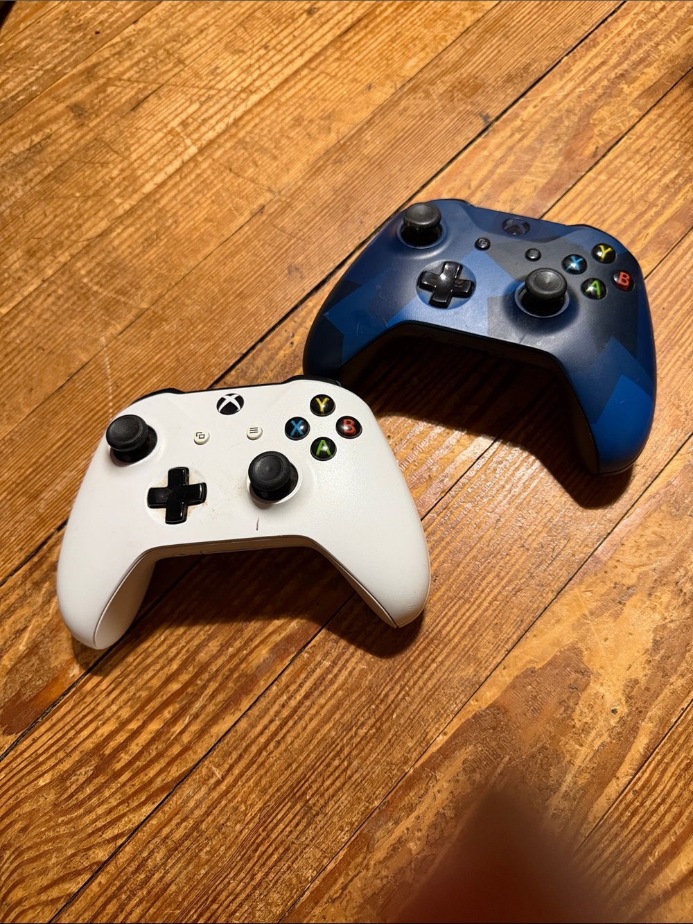 Xbox Wireless Controller Bundle - White and Blue